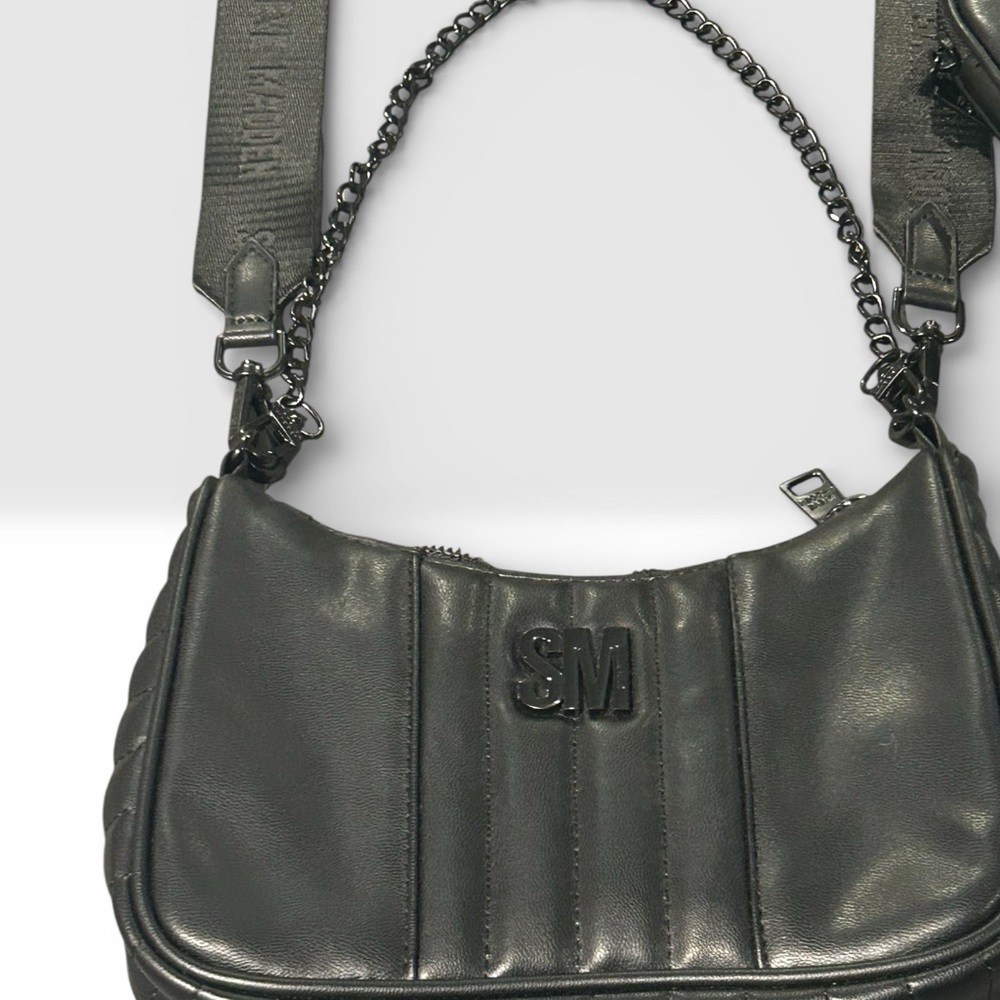 Steve Madden quilted front crossbody purse with chain & logo Strap - Picture 2 of 13